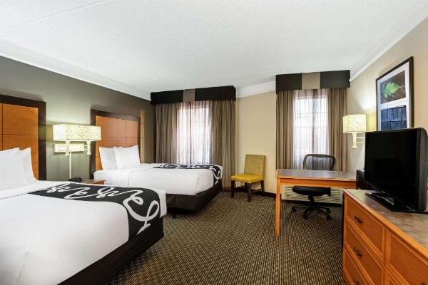 La Quinta Inn & Suites by Wyndham Tucson Airport image 13