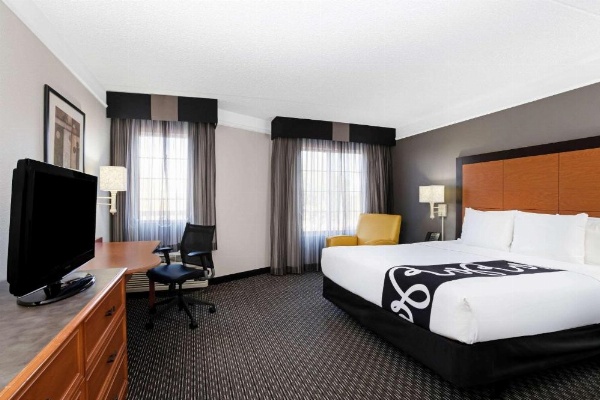 La Quinta Inn & Suites by Wyndham Tucson Airport image 14