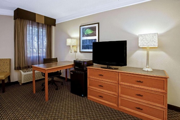 La Quinta Inn & Suites by Wyndham Tucson Airport image 15
