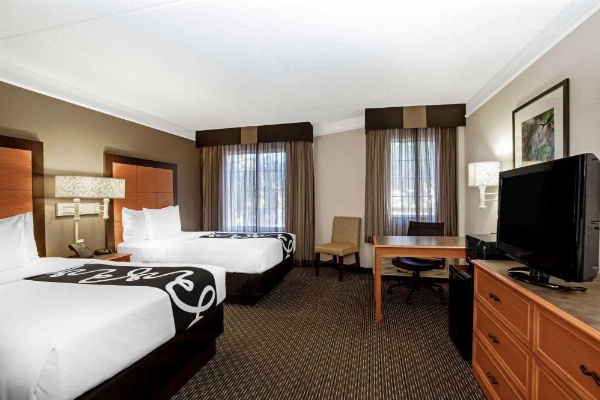 La Quinta Inn & Suites by Wyndham Tucson Airport image 16