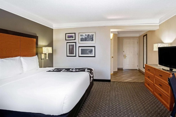 La Quinta Inn & Suites by Wyndham Tucson Airport image 18