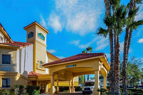 La Quinta Inn & Suites by Wyndham Tucson Airport image 3