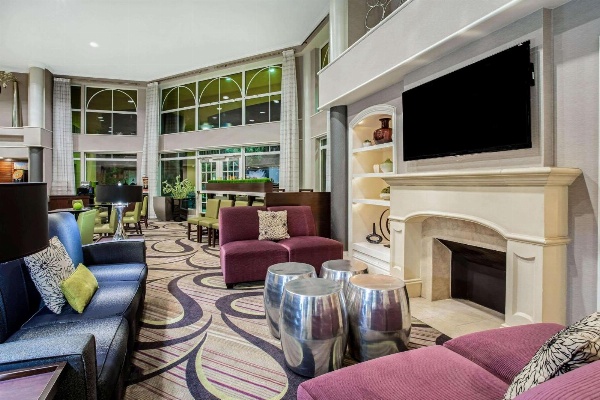 La Quinta Inn & Suites by Wyndham Tucson Airport image 5